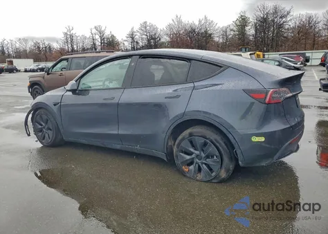 2025 Tesla Model Y z USA, uszkodzony, nr VIN 7SAYGDEE3SA343710